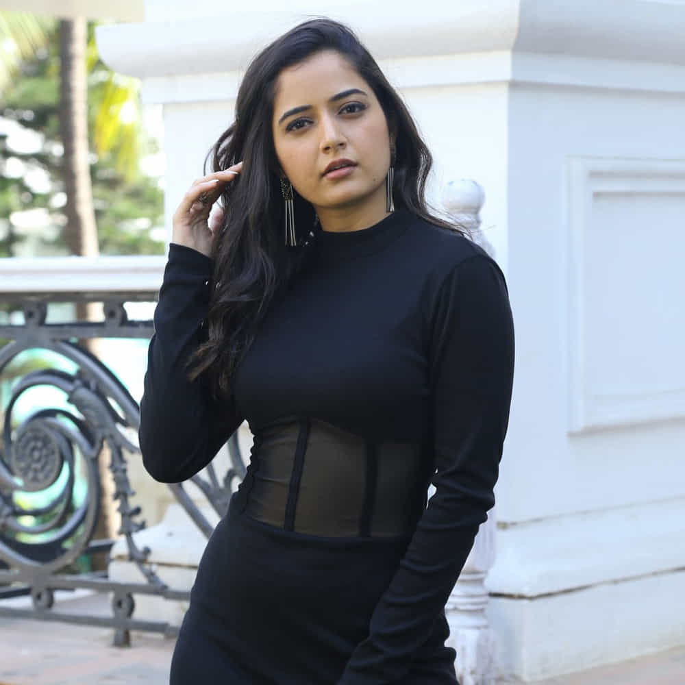 తెలుగు తెరకి ఈ మధ్య కాలంలో కన్నడ బ్యూటీలు ఎక్కువగా పరిచయమవుతున్నారు. ఇప్పటికే రష్మిక టాప్ త్రీ హీరోయిన్స్ లో ఒకరిగా కొనసాగుతోంది. ఈ నేపథ్యంలో మరో సుందరి 'అమిగోస్' సినిమా ద్వారా టాలీవుడ్ కి పరిచయమవుతోంది. ఆ బ్యూటీ పేరే 'ఆషిక రంగనాథ్.