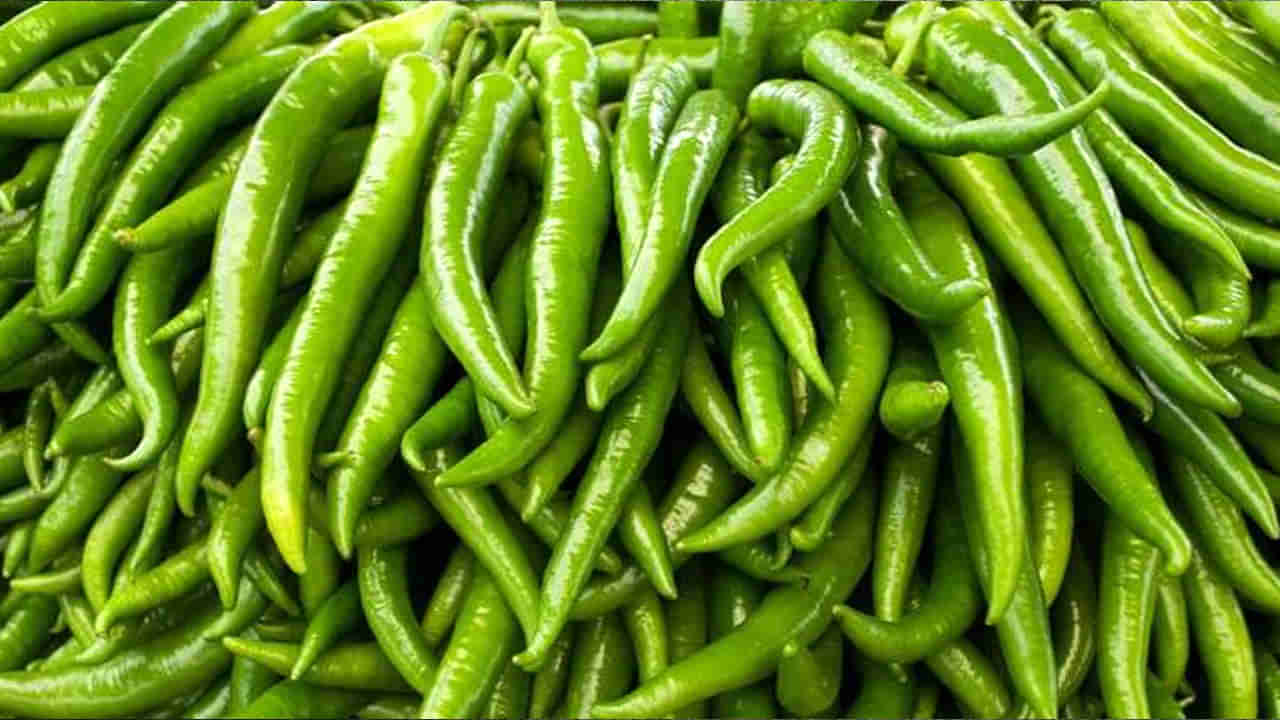 Benefits Of Green Chilli: పచ్చి మిర్చీని తీసుకోవడం వల్ల కలిగే ప్రయోజనాలివే.. తెలిస్తే కారమైనా వద్దనుకుండా తినేస్తారు..