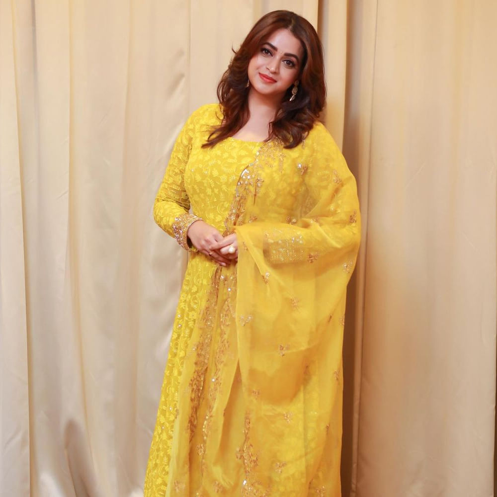 టాలీవుడ్, కోలీవుడ్‌ సంచలన నటి భావన... మ్యారేజ్ తర్వాత... సినిమాలకు కాస్త దూరమైంది. 2017లో భావన కిడ్నాప్ ఎపిసోడ్... సౌత్ ఇండస్ట్రీలో తీవ్ర కలకలం రేపింది. ఆ తర్వాత చిరకాల స్నేహితుడు, కన్నడ నిర్మాత నవీన్‌ను పెళ్లి చేసుకున్న ఈ కేరళ బ్యూటీ...