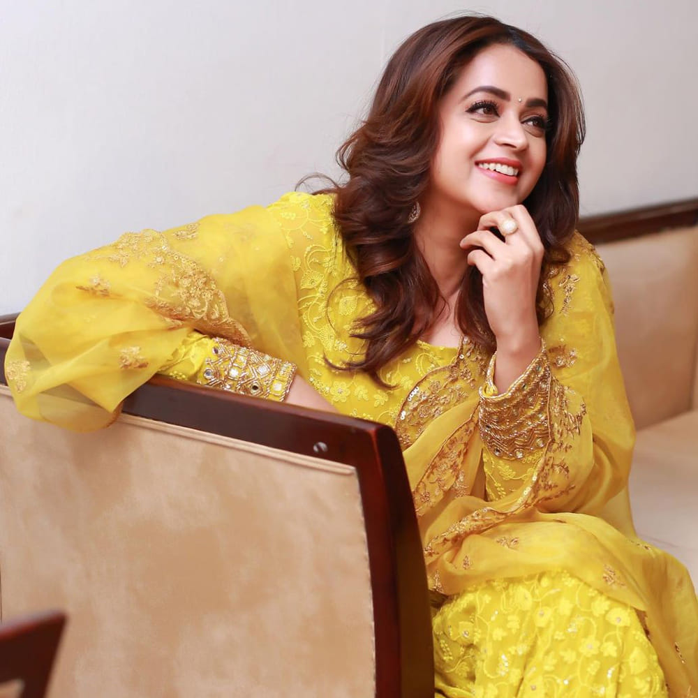 టాలీవుడ్, కోలీవుడ్‌ సంచలన నటి భావన... మ్యారేజ్ తర్వాత... సినిమాలకు కాస్త దూరమైంది. 2017లో భావన కిడ్నాప్ ఎపిసోడ్... సౌత్ ఇండస్ట్రీలో తీవ్ర కలకలం రేపింది. ఆ తర్వాత చిరకాల స్నేహితుడు, కన్నడ నిర్మాత నవీన్‌ను పెళ్లి చేసుకున్న ఈ కేరళ బ్యూటీ...