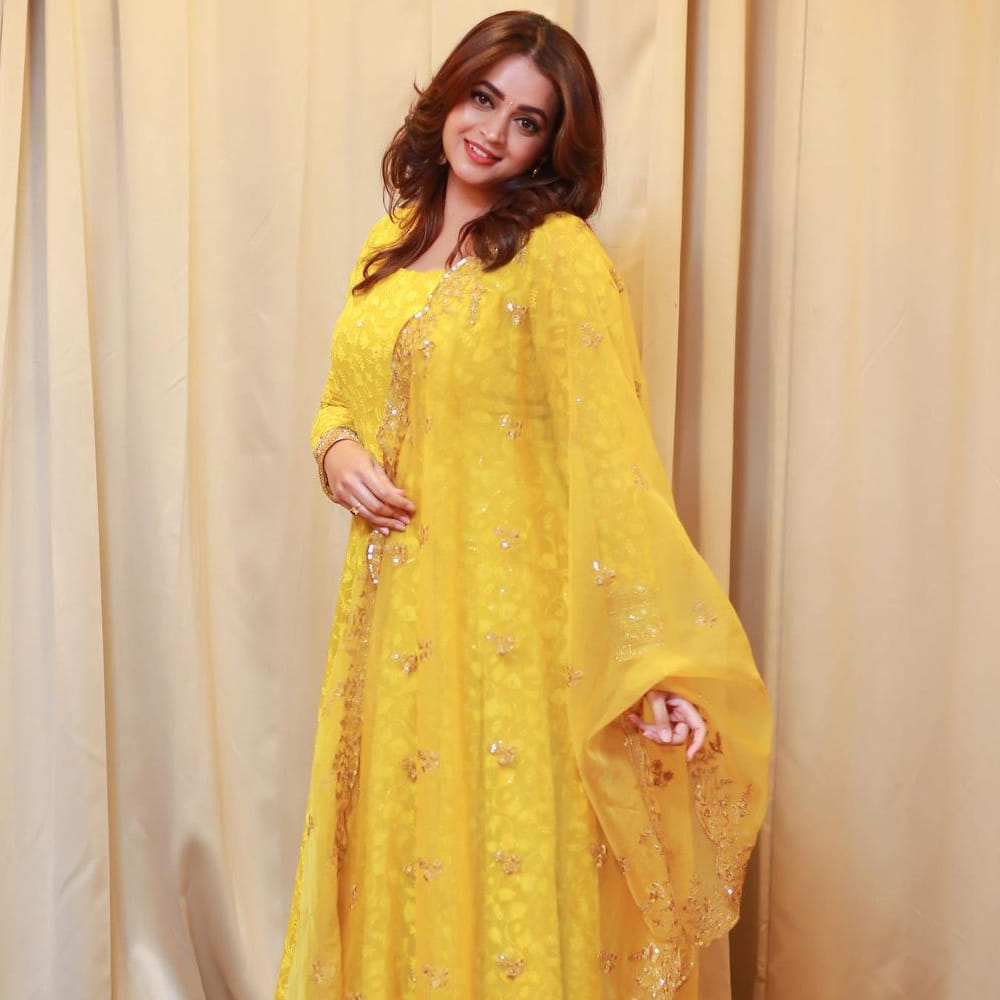 టాలీవుడ్, కోలీవుడ్‌ సంచలన నటి భావన... మ్యారేజ్ తర్వాత... సినిమాలకు కాస్త దూరమైంది. 2017లో భావన కిడ్నాప్ ఎపిసోడ్... సౌత్ ఇండస్ట్రీలో తీవ్ర కలకలం రేపింది. ఆ తర్వాత చిరకాల స్నేహితుడు, కన్నడ నిర్మాత నవీన్‌ను పెళ్లి చేసుకున్న ఈ కేరళ బ్యూటీ...