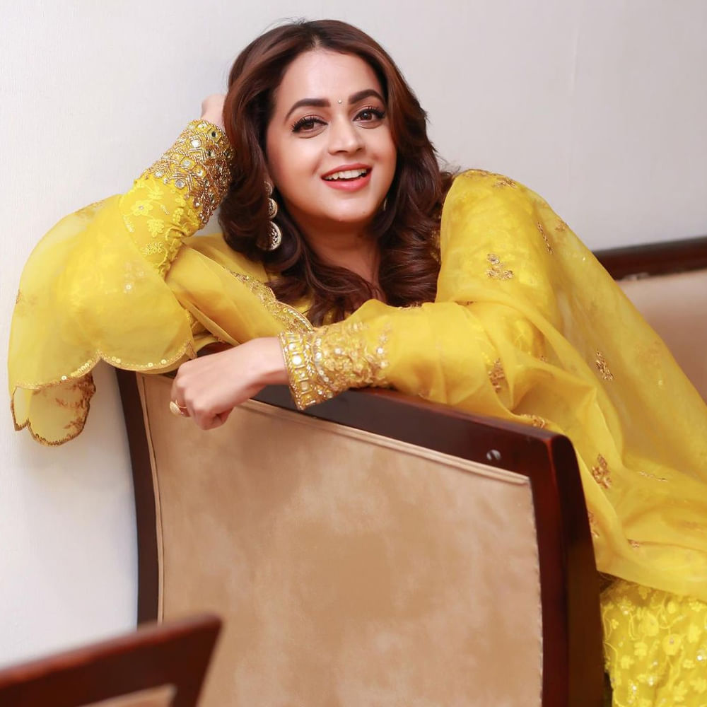 టాలీవుడ్, కోలీవుడ్‌ సంచలన నటి భావన... మ్యారేజ్ తర్వాత... సినిమాలకు కాస్త దూరమైంది. 2017లో భావన కిడ్నాప్ ఎపిసోడ్... సౌత్ ఇండస్ట్రీలో తీవ్ర కలకలం రేపింది. ఆ తర్వాత చిరకాల స్నేహితుడు, కన్నడ నిర్మాత నవీన్‌ను పెళ్లి చేసుకున్న ఈ కేరళ బ్యూటీ...