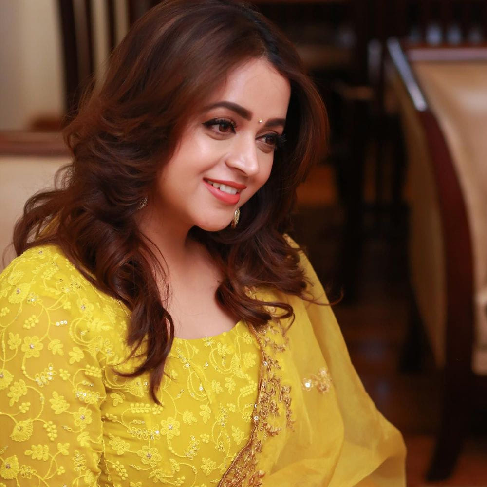 టాలీవుడ్, కోలీవుడ్‌ సంచలన నటి భావన... మ్యారేజ్ తర్వాత... సినిమాలకు కాస్త దూరమైంది. 2017లో భావన కిడ్నాప్ ఎపిసోడ్... సౌత్ ఇండస్ట్రీలో తీవ్ర కలకలం రేపింది. ఆ తర్వాత చిరకాల స్నేహితుడు, కన్నడ నిర్మాత నవీన్‌ను పెళ్లి చేసుకున్న ఈ కేరళ బ్యూటీ...