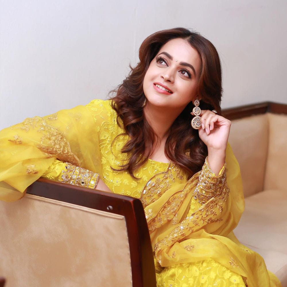 టాలీవుడ్, కోలీవుడ్‌ సంచలన నటి భావన... మ్యారేజ్ తర్వాత... సినిమాలకు కాస్త దూరమైంది. 2017లో భావన కిడ్నాప్ ఎపిసోడ్... సౌత్ ఇండస్ట్రీలో తీవ్ర కలకలం రేపింది. ఆ తర్వాత చిరకాల స్నేహితుడు, కన్నడ నిర్మాత నవీన్‌ను పెళ్లి చేసుకున్న ఈ కేరళ బ్యూటీ...