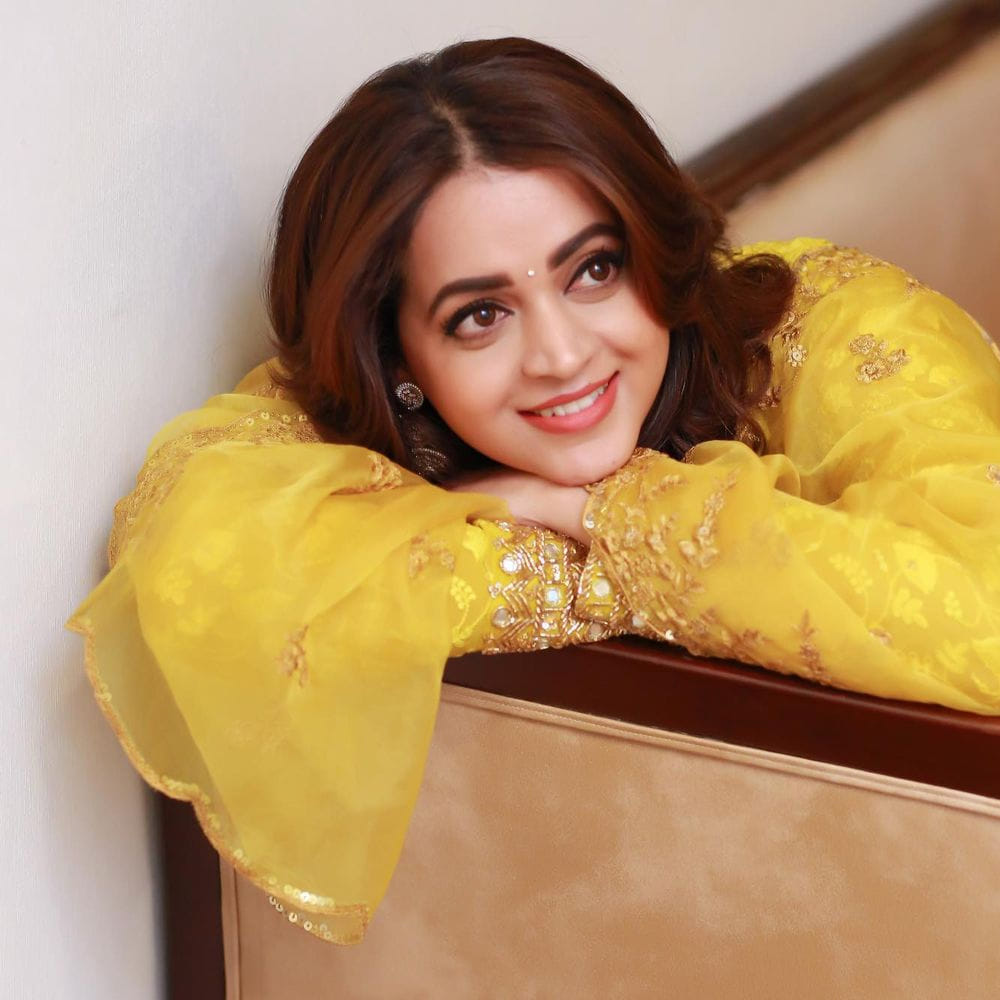 టాలీవుడ్, కోలీవుడ్‌ సంచలన నటి భావన... మ్యారేజ్ తర్వాత... సినిమాలకు కాస్త దూరమైంది. 2017లో భావన కిడ్నాప్ ఎపిసోడ్... సౌత్ ఇండస్ట్రీలో తీవ్ర కలకలం రేపింది. ఆ తర్వాత చిరకాల స్నేహితుడు, కన్నడ నిర్మాత నవీన్‌ను పెళ్లి చేసుకున్న ఈ కేరళ బ్యూటీ...