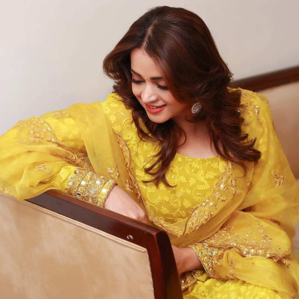 టాలీవుడ్, కోలీవుడ్‌ సంచలన నటి భావన... మ్యారేజ్ తర్వాత... సినిమాలకు కాస్త దూరమైంది. 2017లో భావన కిడ్నాప్ ఎపిసోడ్... సౌత్ ఇండస్ట్రీలో తీవ్ర కలకలం రేపింది. ఆ తర్వాత చిరకాల స్నేహితుడు, కన్నడ నిర్మాత నవీన్‌ను పెళ్లి చేసుకున్న ఈ కేరళ బ్యూటీ...