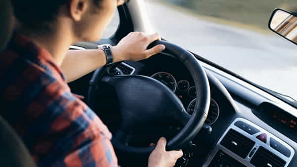 Buying New Car: కారు కొనేటప్పుడు ఈ తప్పు చేయకండి.. సరిగ్గా ఈ వివరాలు తెలుసుకున్న తర్వాతే..