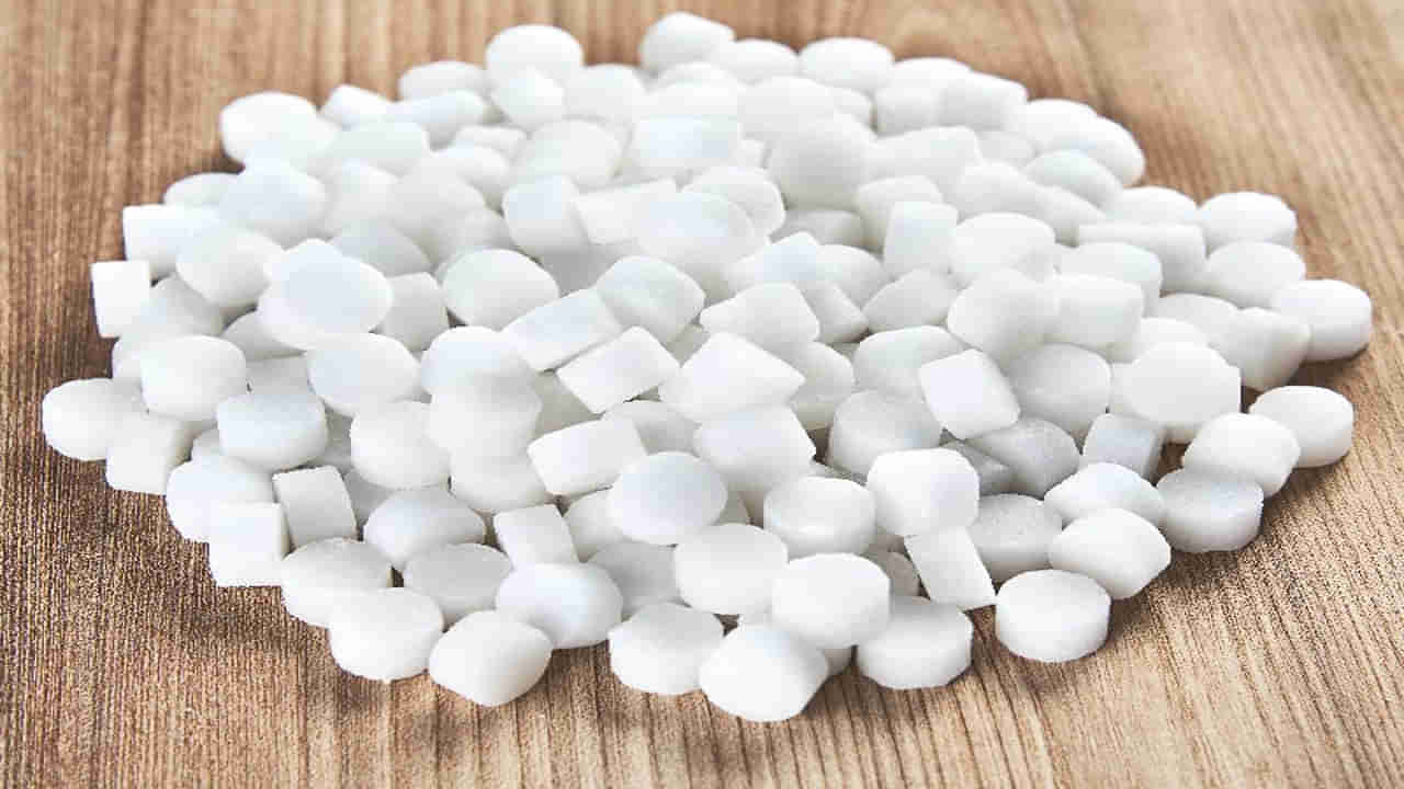 Camphor Benefits: కర్పూరంతో అదిరిపోయే ప్రయోజనాలు.. తెలిస్తే ఆశ్చర్యపోతారు!