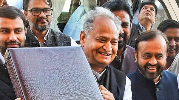 Budget 2023: అసెంబ్లీలో గత ఏడాది బడ్జెట్ చదివిన ముఖ్యమంత్రి.. పొరపాటును గుర్తించిన తర్వాత ఏం జరిగిందంటే..
