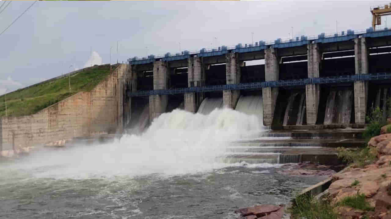 అనంతపురం జిల్లా పెదపప్పూర్ ఇసుక రీచ్‌లో తనిఖీలు చేస్తుండగా అధికారులు షాక్.. చాగల్లు రిజర్వాయర్‌ గేట్లు ఎత్తివేసిన ఇసుక మాఫియా