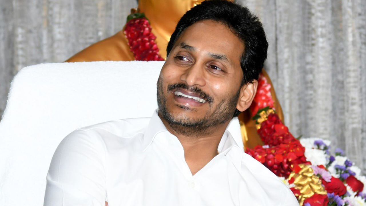 CM Jagan: వారి ఖాతాల్లోకి నేరుగా నగదు జమ చేసిన సీఎం జగన్.. మరో గుడ్ న్యూస్ కూడా