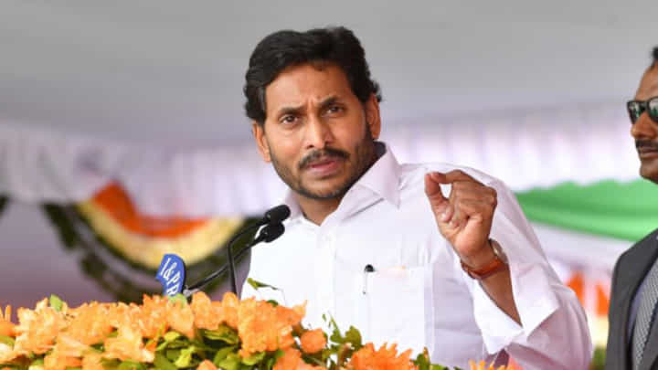 CM Jagan: లోకేష్, చంద్రబాబు పై సంచలన వ్యాఖ్యలు చేసిన ఏపీ సీఎం జగన్.. CM Jagan: లోకేష్, చంద్రబాబు పై సంచలన వ్యాఖ్యలు చేసిన ఏపీ సీఎం జగన్..