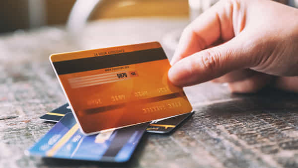 Credit Card Bill: మీ క్రెడిట్ కార్డు బిల్లు ఆలస్యంగా చెల్లిస్తున్నారా..? ఈ విషయాలు తెలుసుకోండి.. లేకపోతే నష్టపోతారు
