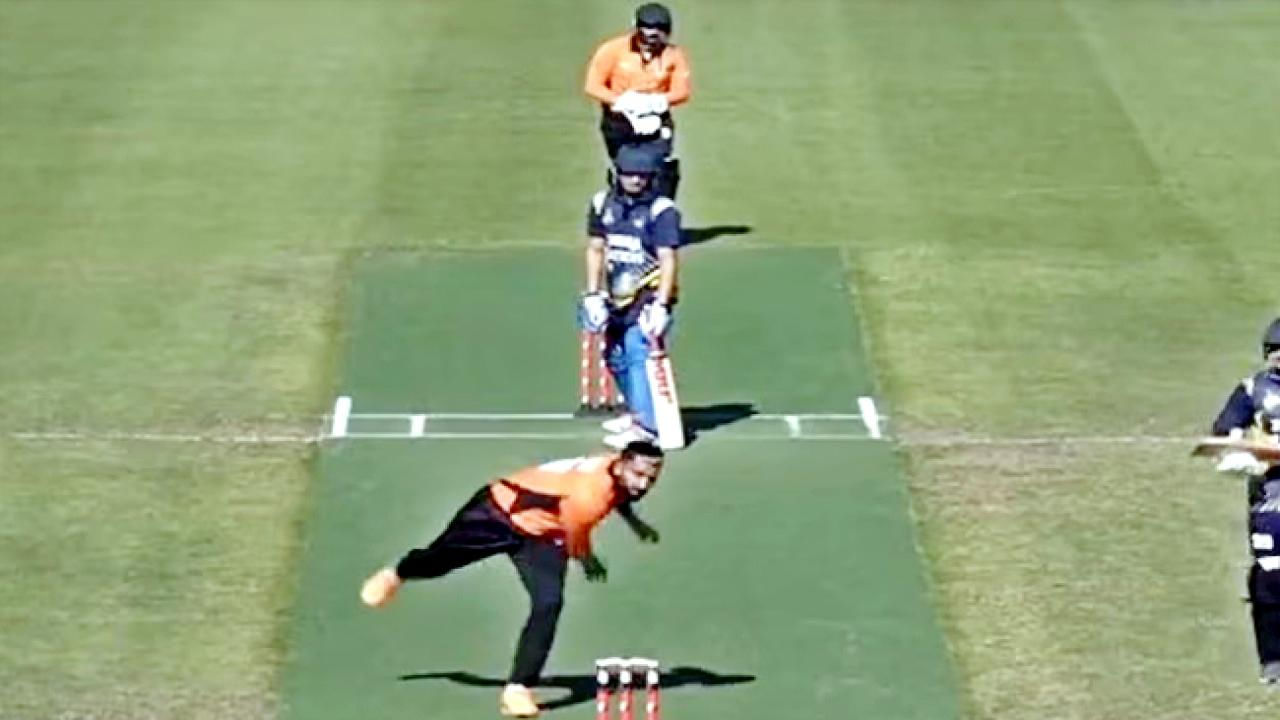 Viral Video: ఓర్నీ.. సింపుల్ రనౌట్ ఛాన్స్ను అలా ఎలా మిస్ చేశావ్ బ్రో! నెట్టింట్లో నవ్వులు పూయిస్తోన్న వీడియో