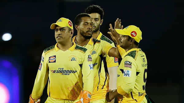 IPL 2023: సీఎస్కే ఫ్యాన్స్కు బ్యాడ్న్యూస్.. గాయంతో ఈ సీజన్కు దూరమైన స్టార్ బౌలర్?