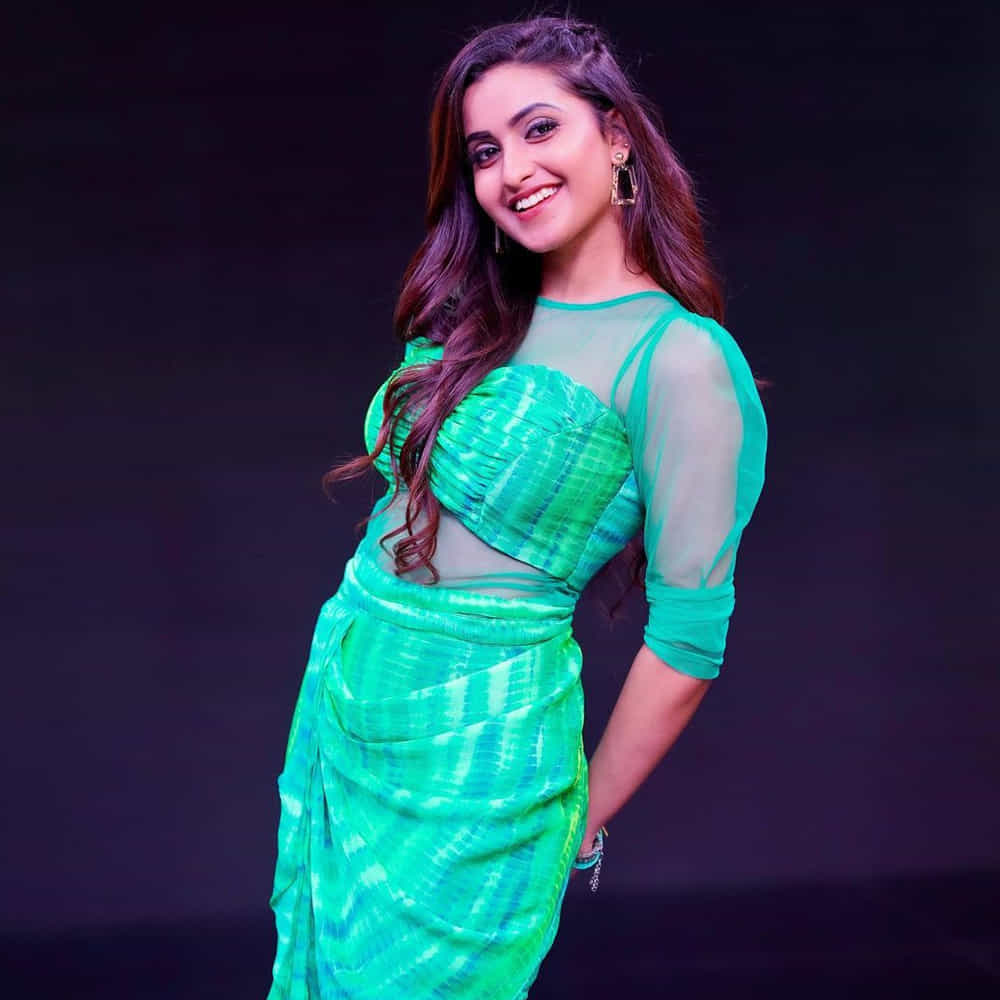 దీపికా పిల్లి సోషల్ మీడియాలో చాలా పాపులర్.. టిక్ టాక్లో వీడియోలు చేస్తూ తన అందచందాలతో కేకపెట్టించేది. కొన్ని షార్ట్ ఫిల్మ్స్లో కూడ నటించిన దీపికా సోషల్ మీడియాలో కొత్త కొత్త ఫొటోస్ తో హోరెత్తిస్తుంది. మీరు ఓ లుక్కేయండి.