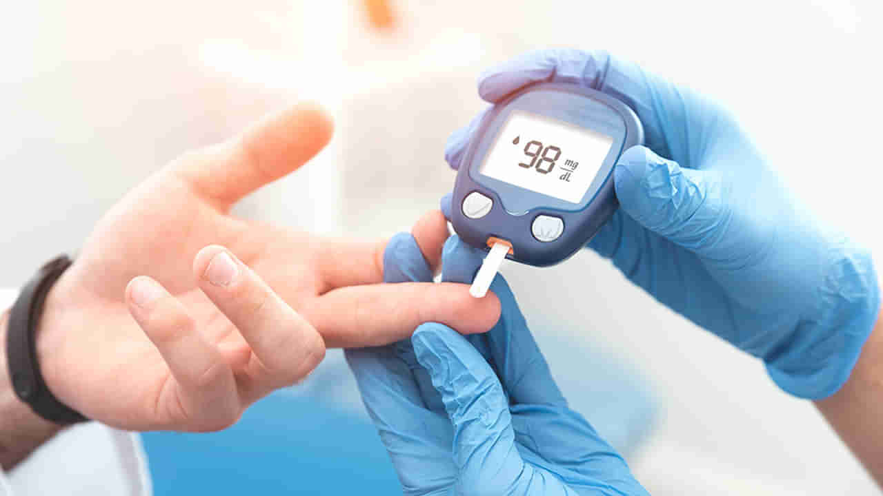 Diabetes: షుగర్ లెవెల్స్‌‌ను కంట్రోల్ చేసే జ్యూస్‌లివే.. తాగితే మధుమేహం ఉన్నట్లు కూడా తెలియదు..!