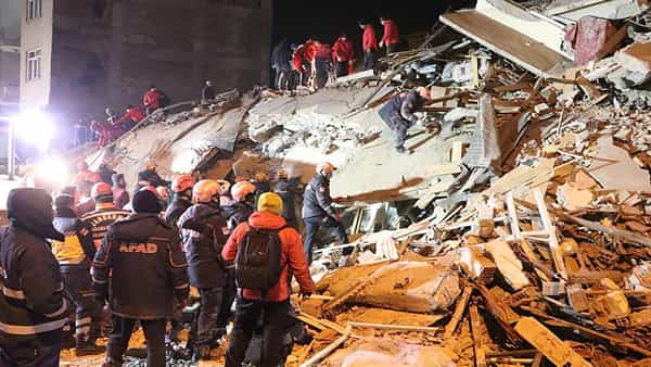 Earthquake: తీవ్ర విషాదం మిగిల్చిన భూకంపం.. 200 మందికి పైగా మృతి.. శిథిలాల కింద పలువురు..