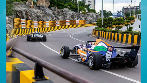 Formula E: ఫార్ములా-ఈ వరల్డ్ ఛాంపియన్ షిప్ రేస్కి భారీ ఏర్పాట్లు.. హైదరాబాద్ స్ట్రీట్ సర్క్యూట్ పేరుతో 2.8 కి.మీటర్ల ట్రాక్
