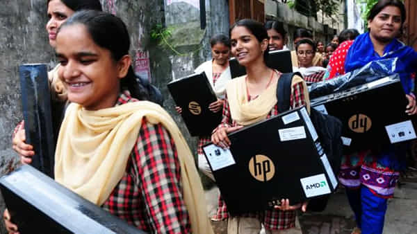 Free Laptops: ‘దేశంలోని విద్యార్థులందరికీ ఉచితంగా ల్యాప్టాప్స్’.. క్లారిటీ ఇదే..