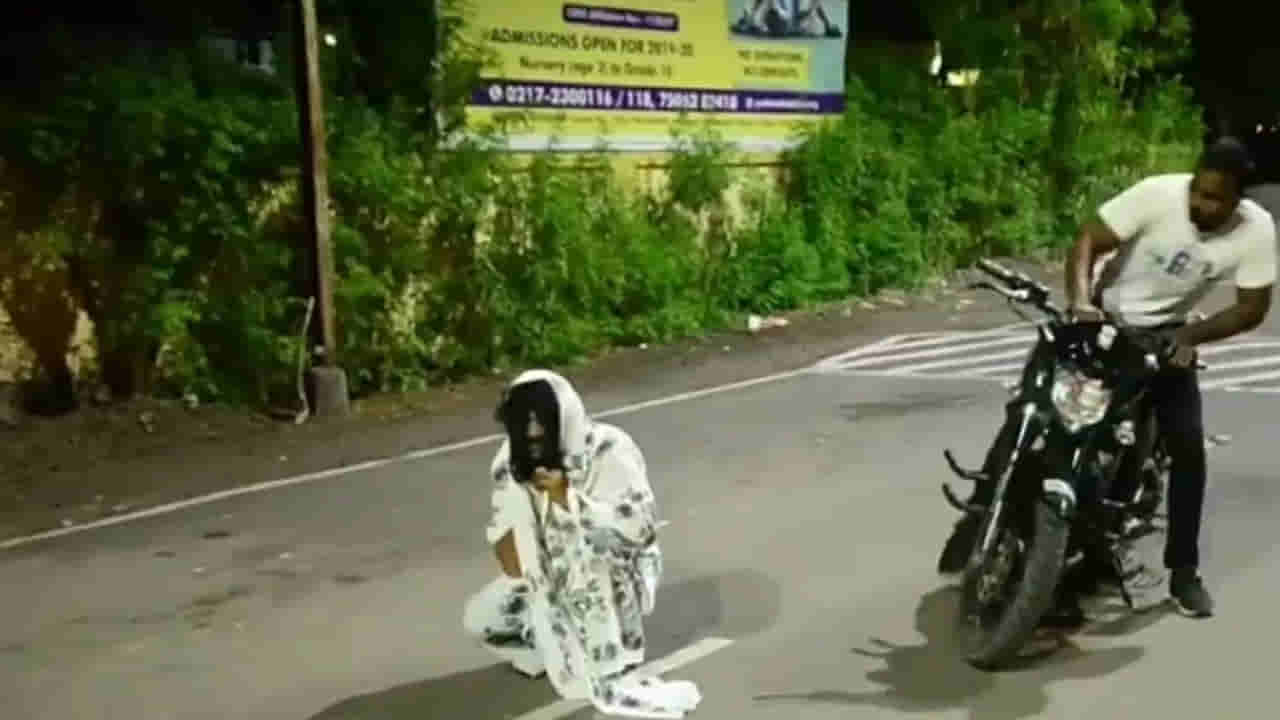 Trending Video: లైక్ ల కోసం ఇంత కక్కుర్తి అవసరమా.. ఏదో అనుకుంటే ఇంకేదో అయ్యిందే.. వీడియో చూసేయండి..