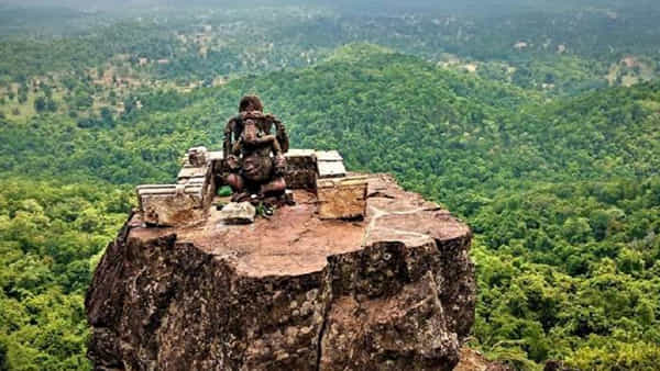 ఓరీ దేవుడో..! ఆకాశవీధిలో కొలువైన గణపయ్య.. సోషల్ మీడియలో వీడియో వైరల్.. చూస్తే కళ్లు తిరుగుడు ఖాయం!