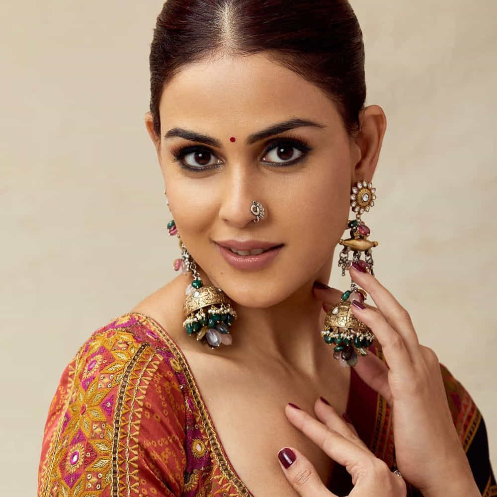 ఇందులో భర్త రితేష్ డైరెక్షన్లో నటించిన ఆమె ఇందులో సమంత పాత్రను పోషించగా, చైతూ రోల్లో రితేష్ నటించారు. చాలా గ్యాప్ తర్వాత గ్రాండ్ కంబ్యాక్ ఇచ్చిన జెనీలియా నటనకు మంచి గుర్తింపు లభిస్తోంది.
