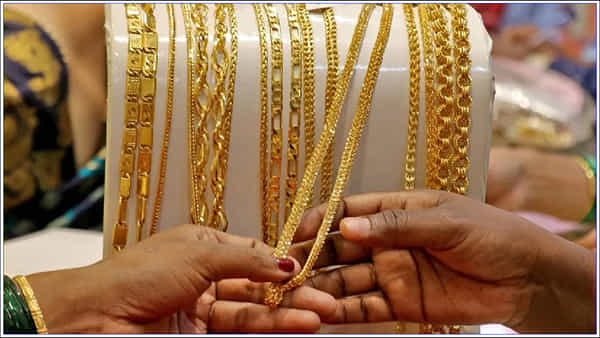 Fake gold : నకిలీ గోల్ట్ మాఫియా గుట్టురట్టు, రాగి ఆభరణాలకు బంగారం పూత పూసి రూ.5 కోట్ల రుణం తీసుకున్న నిందితులు