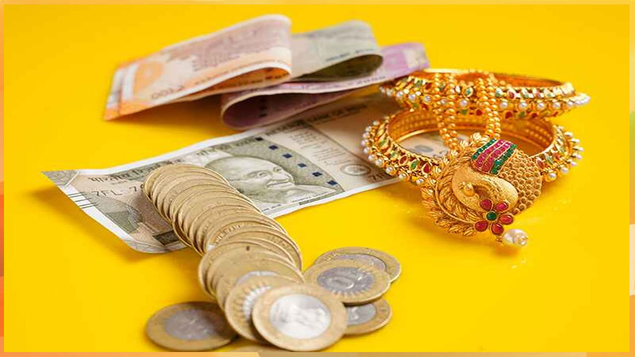 Gold Loan: గోల్డ్ లోన్ తీసుకోవాలని అనుకుంటున్నారా? ఈ బ్యాంకుల్లో వడ్డీ రేట్ ఎంతో తెలుసా?