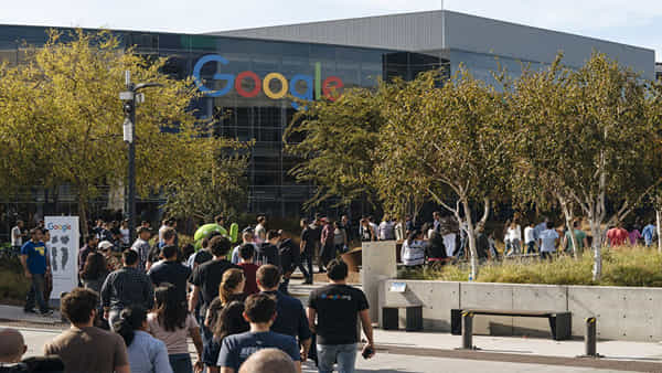 Google Employees: గూగుల్లో ఉద్యోగాలు కోల్పోయిన ఏడుగురు ఏం చేశారో తెలుసా..?