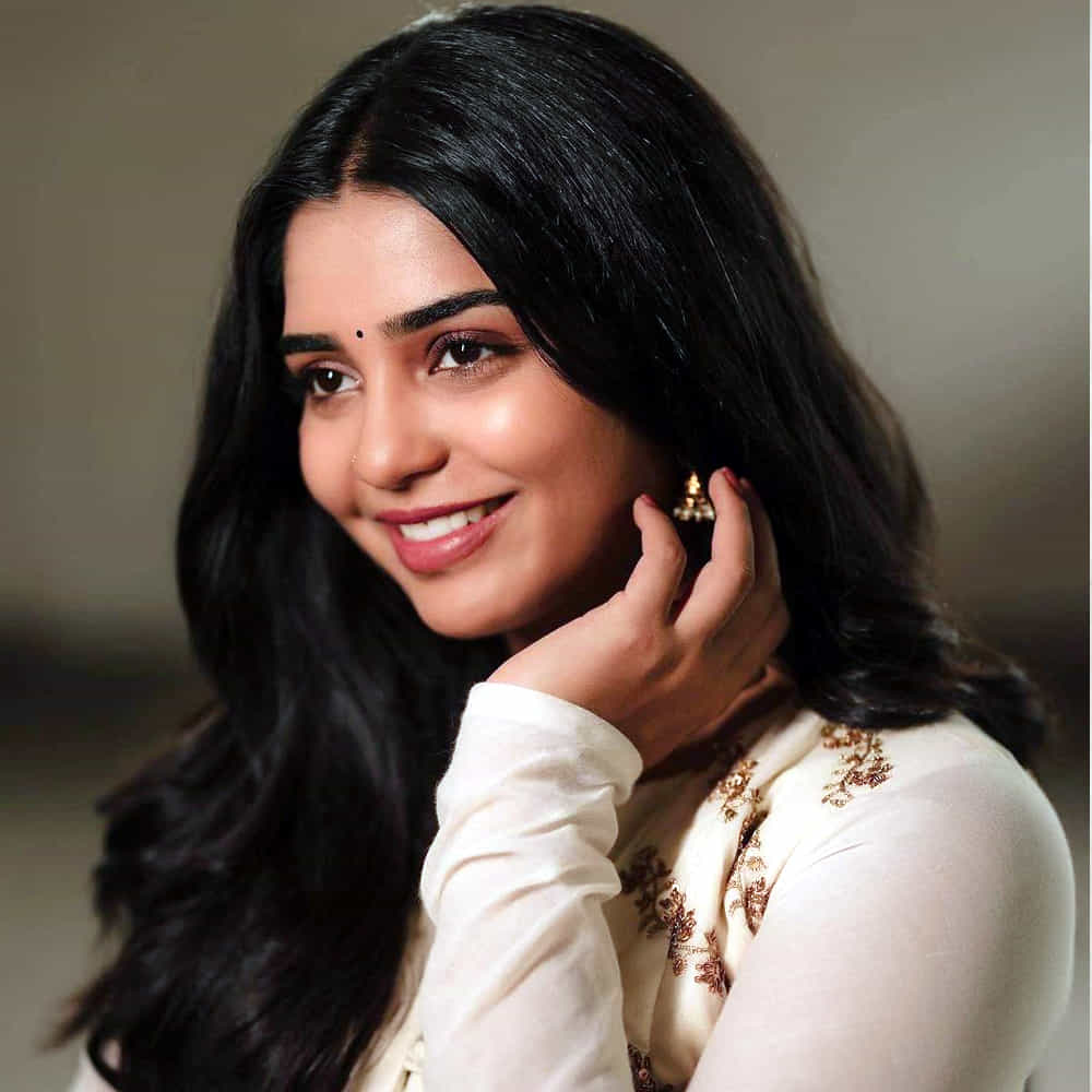 శ్రీదేవి - శోభన్ బాబు విలేజ్ నేపథ్యంలో నడిచే కథ. లవ్ డ్రామా జోనర్లో ఈ కథ నడుస్తుంది. ఇప్పటికే అన్ని కార్యక్రమాలు పూర్తిచేసుకున్న ఈ మూవీ ఈనెల 18న ఆడియన్స్ ముందుకు రాబోతుంది. గ్లామర్ పరంగా .. నటన పరంగా ఈ సుందరి ఎన్ని మార్కులను సంపాదించుకుంటుందనేది చూడాలి.