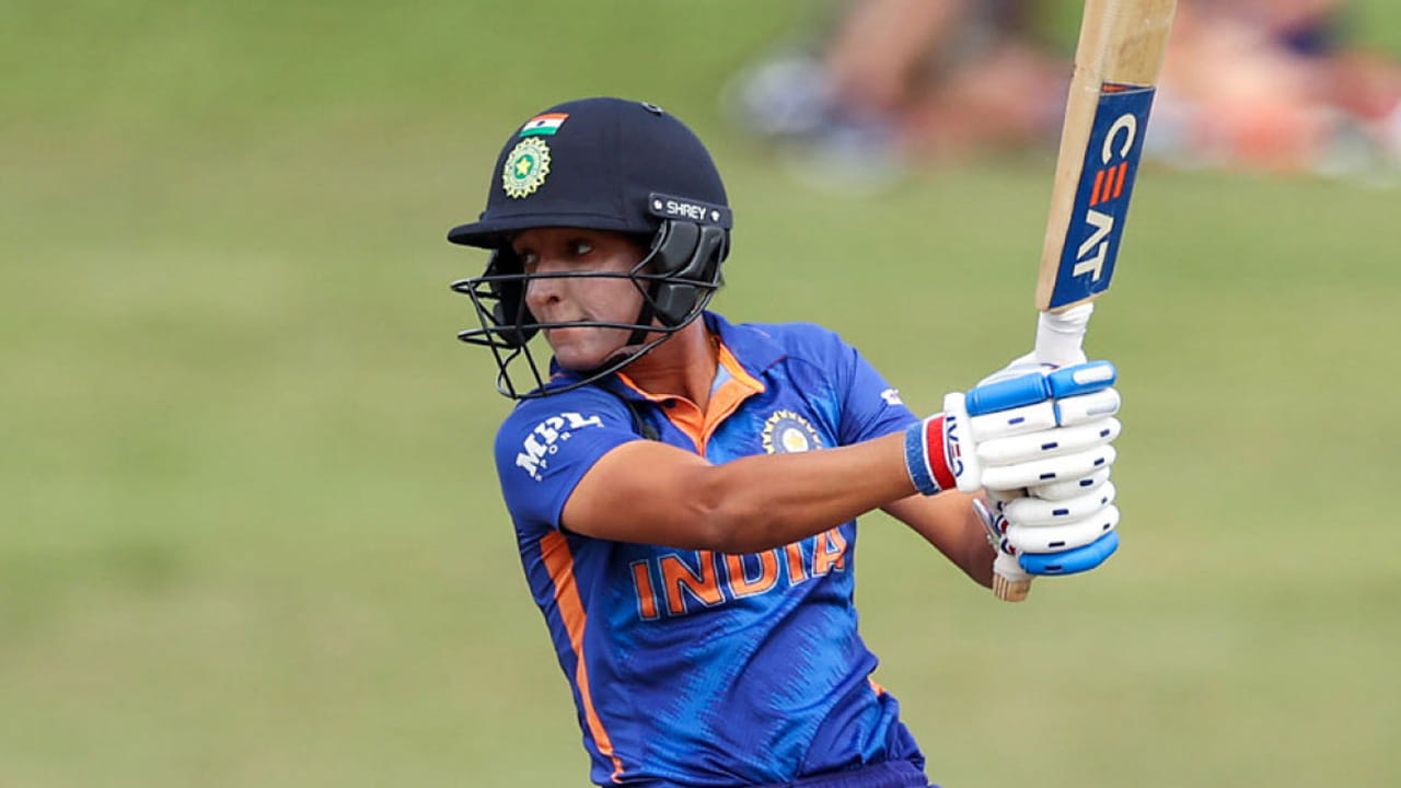 హర్మన్‌ప్రీత్ కౌర్ - 149 టీ20 ఇంటర్నేషనల్స్‌లో 134 ఇన్నింగ్స్‌లలో, హర్మన్‌ప్రీత్ కౌర్ 28.19 సగటుతో 2993 పరుగులు చేసింది. ఇందులో ఇప్పటి వరకు 1 సెంచరీ, 9 హాఫ్ సెంచరీలు సాధించింది. బ్యాటింగ్‌లో ఆమె అత్యధిక స్కోరు 103 పరుగులు. బౌలింగ్‌లో 32 వికెట్లు తీసింది.