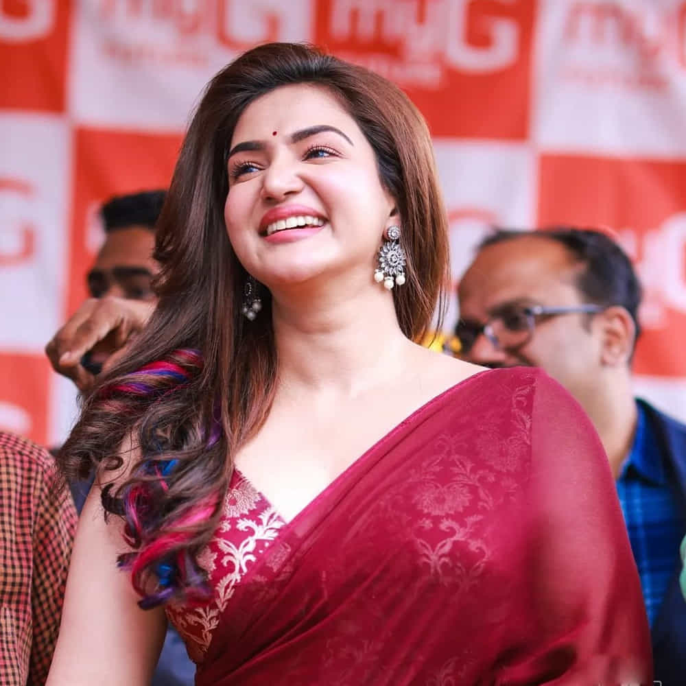 కోమలమైన వర్చస్సు... తళుకుబెళుకులతో మాలీవుడ్‌లో యూత్ హార్ట్స్ దోచేస్తోంది హనీ రోజ్ వర్గీస్. తమిళ్, తెలుగు సినిమాల్లో కూడా తన మార్క్ చూపించింది. ఈ వర్షం సాక్షిగా, ఆలయం వంటి తెలుగు సినిమాల్లో నటనతోపాటూ చక్కటి అభినయాన్ని చూపించిందీ శాండల్ బ్యూటీ.
