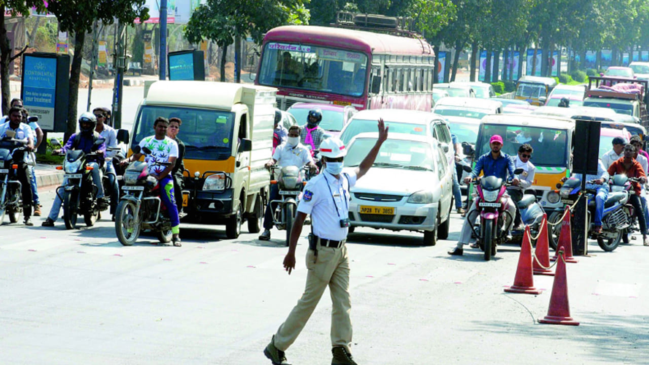 Hyderabad: హైదరాబాదీలు ఊపిరి పీల్చుకోండి.. ఆ మార్గంలో ట్రాఫిక్ నిబంధనలు ఎత్తివేత.