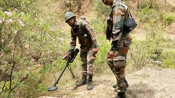 Maoist New Plan: బీర్ బాటిల్స్తో మందుపాతరలు.. మావోయిస్టుల కొత్త తరహా దాడులకు ప్లాన్..
