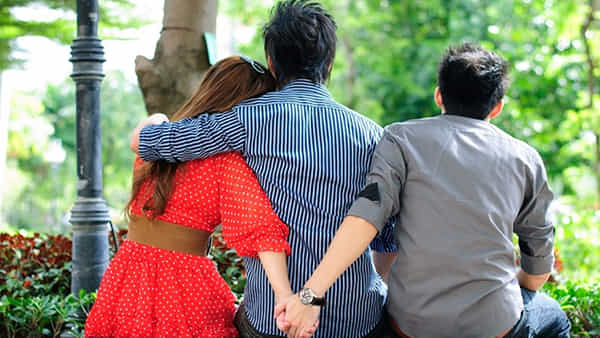 Extra Marital Affair: ఛీ ఛీ ఇంత దారుణమా.. కజిన్ బ్రదర్తో అఫైర్.. కట్టుకున్న భర్త అడ్డొస్తున్నాడని..