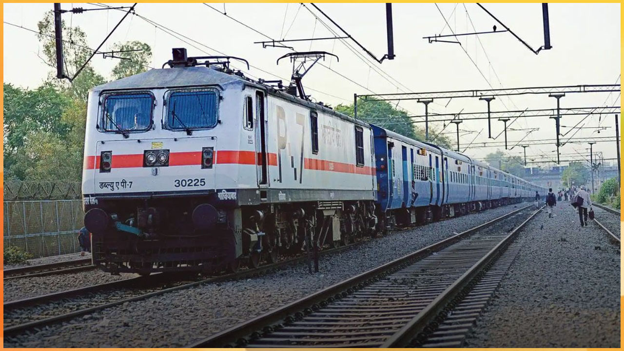 Indian Railways:స్టేషన్‌లో టికెట్‌ తీసుకోకుండానే రైలు ప్రయాణం చేయవచ్చు.. ఎలాంటి జరిమానా ఉండదు.. ఎందుకంటే..