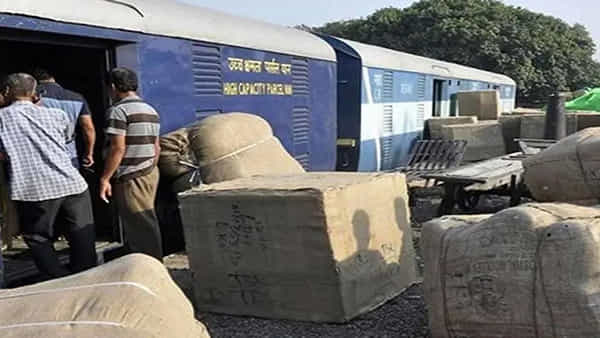Indian Railways: రైల్వే ప్రయాణీకులకు అలెర్ట్.. ఇకపై పార్శిళ్లకు ఫుల్ గ్యారెంటీ.. అమలులోకి కొత్త ఫీచర్!