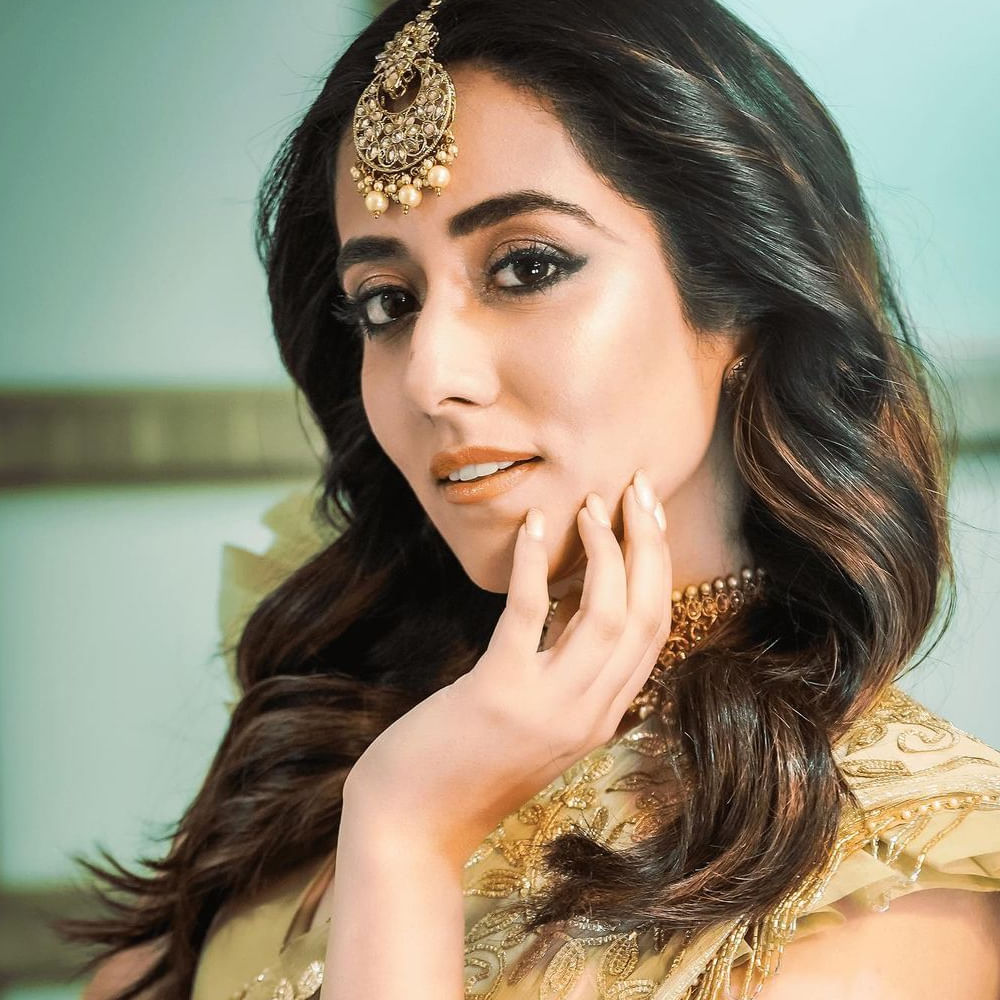 ఆ తర్వాత పలు ఇంగ్లీష్, హిందీ, బెంగాలీ సినిమాలకి పాటలు పాడటం మొదలుపెట్టింది. తెలుగులోకి మ్యూజిక్ డైరెక్టర్ తమన్ పరిచయం చేశాడు. 