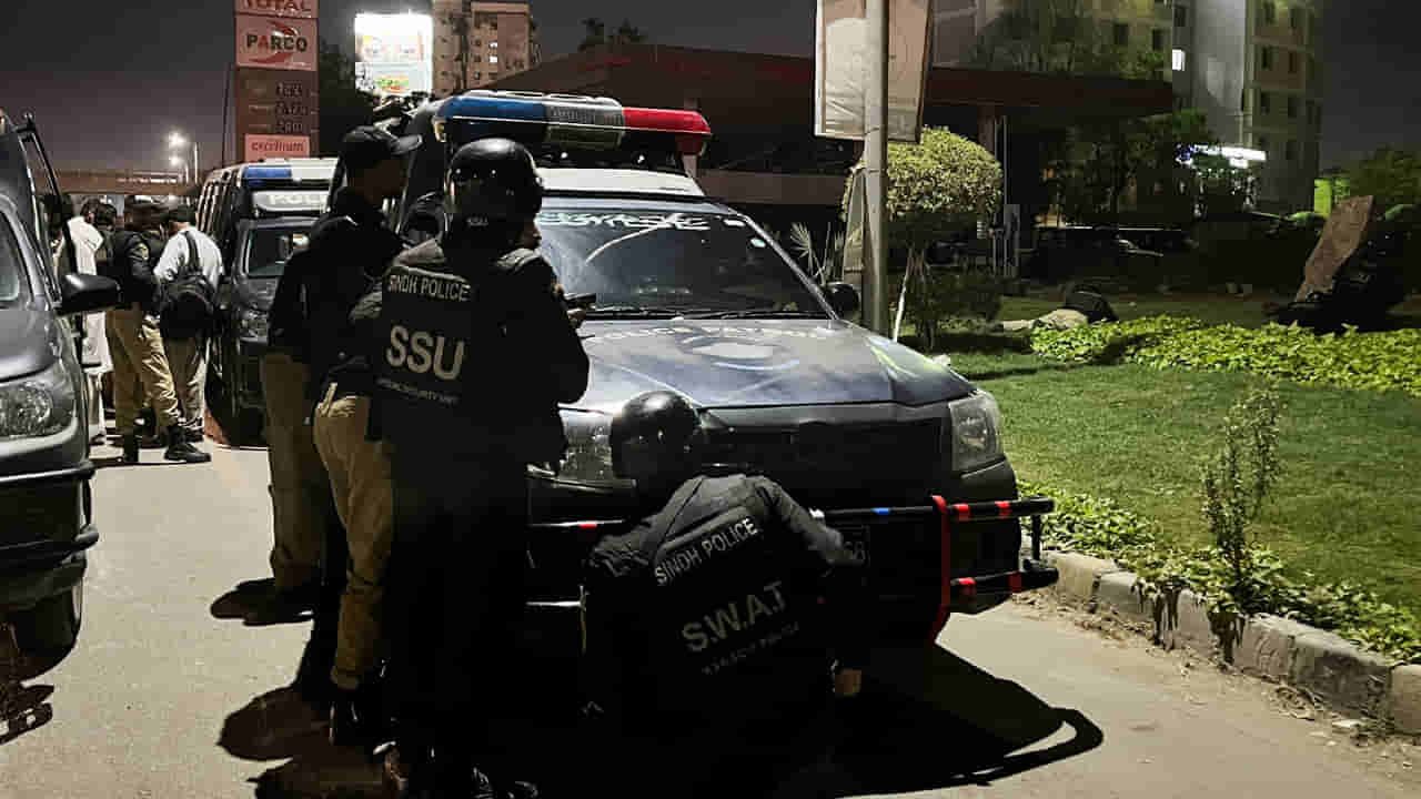 Pakistan: కరాచీ పోలీస్ హెడ్ క్వార్టర్స్పై ఉగ్రవాదుల దాడి.. పోలీసుల కాల్పుల్లో ఇద్దరు హతం?