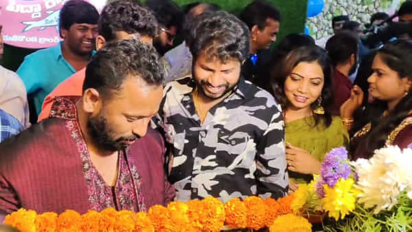 కిర్రాక్ ఆర్పీ అసలు తగ్గట్లేదుగా!! నెల్లూరు చేపల పులుసు రెండో బ్రాంచ్ ప్రారంభం.. సందడి చేసిన హైపర్ ఆది, హేమ