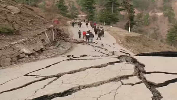 Jammu Kashmir: జమ్మూకశ్మీర్లో విధ్వంసం.. కొండచరియలు విరిగిపడి 13 ఇళ్లు ధ్వంసం.. కారణం ఏంటంటే..