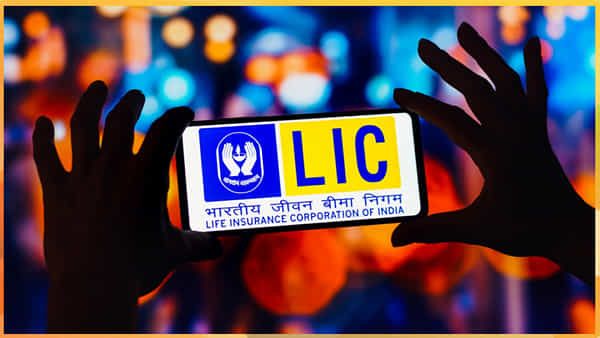 LIC Nominee: ఎల్ఐసీ పాలసీలో నామినీ పేరు మార్చాలనుకుంటున్నారా..? ఇలా చేయండి