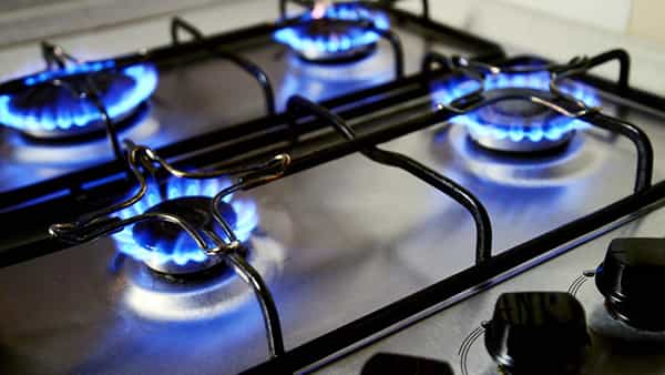 Gas Saving Tips: మీ వంట గ్యాస్ త్వరగా అయిపోతుందా? ఇలా చేస్తే ఎక్కువ రోజులు వస్తుంది..