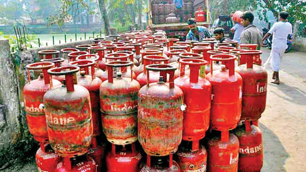 Telangana: తెలంగాణలో మేం అధికారికంలో వస్తే.. రూ. 500కే గ్యాస్ సిలిండర్..