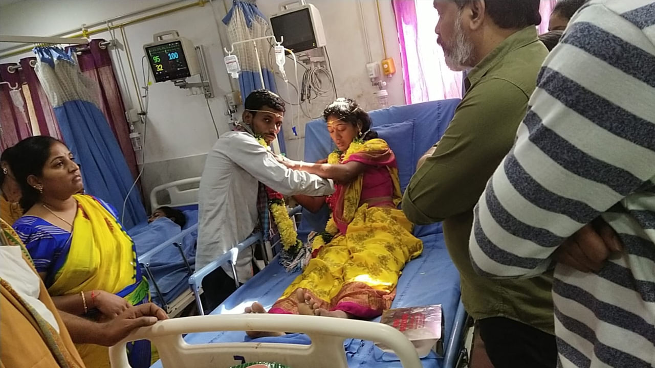 Marriage In Hospital: అస్వస్థతకు గురై ఆస్పత్రిలో వధువు.. ఐసీయూలోనే తాళి కట్టిన వరుడు.. పెళ్లిపెద్దలుగా వైద్య సిబ్బంది