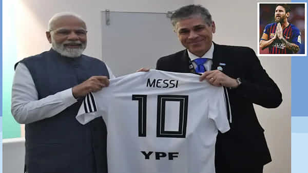 Messi Jersey to PM Modi: ప్రధాని మోదీకి స్టార్ ఫుట్బాల్ ఆటగాడి మెస్సీ జెర్సీ.. బహుమతిగా ఇచ్చిన అర్జెంటీనా వైపీఎఫ్ ప్రెసిడెంట్..