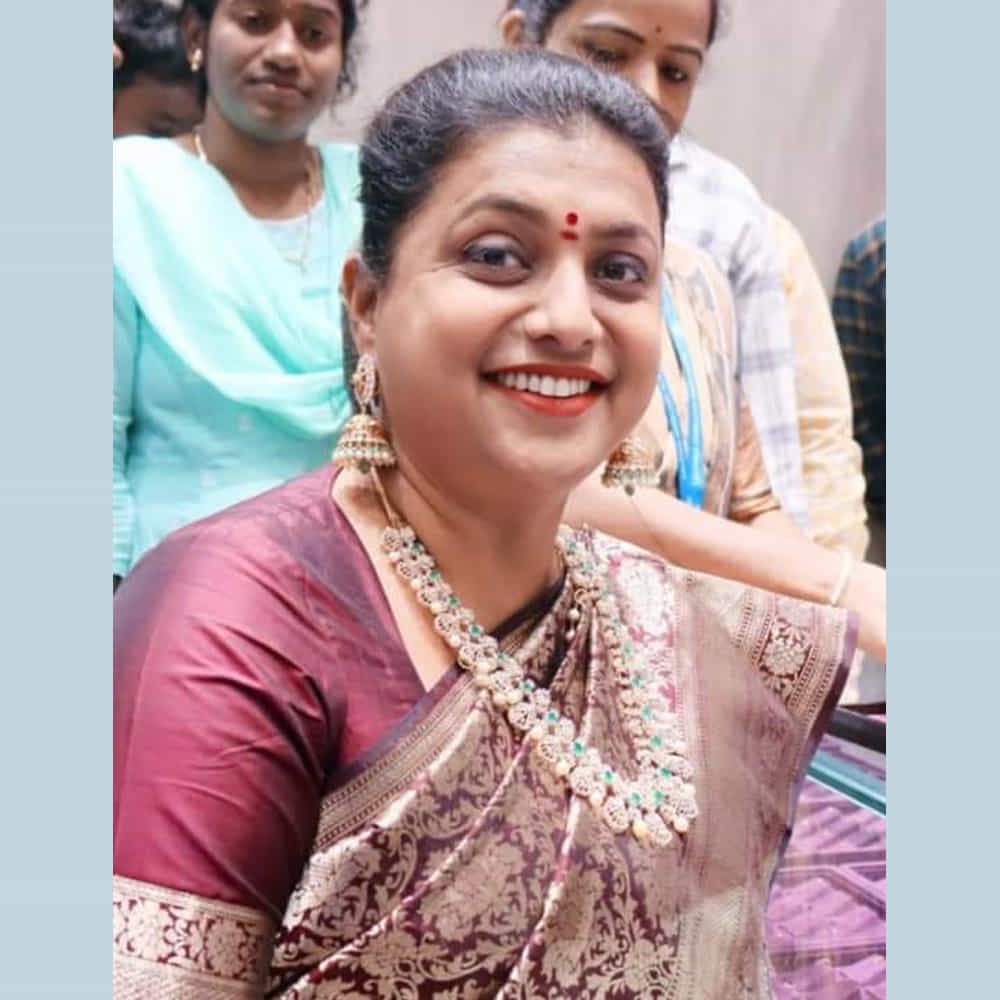 చిత్తూరులో లలిత జ్యువలరీ షోరూంను ప్రారంభించిన పర్యాటక శాఖ మంత్రి రోజా ఫొటోస్ ఆకట్టుకుంటున్నాయి.