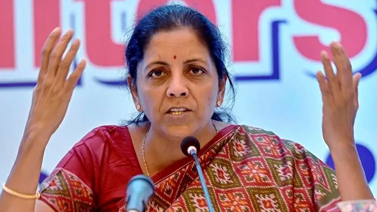 Nirmala Sitharaman: నోరు జారి నాలుక కరచుకున్న నిర్మలమ్మ.. ప్రతిపక్షాల చేతికి విమర్శనాస్త్రాలు ఇచ్చి..