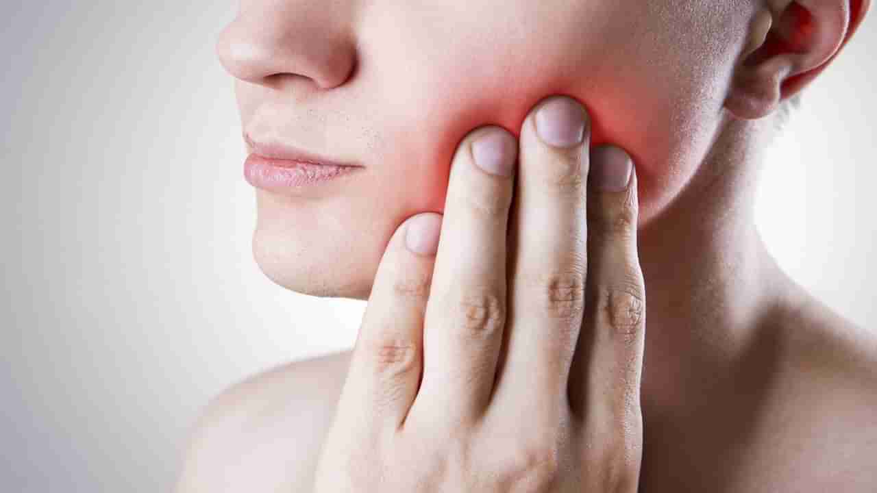 Oral Cancer: మీ నోట్లో ఈ లక్షణాలు కనిపిస్తున్నాయా? అయితే మీకు క్యాన్సర్ ముప్పు పొంచి ఉన్నట్లే..!